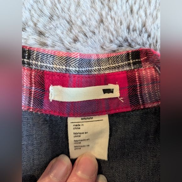 Levi's Shirt Womens Medium Red Plaid Cotton Flannel Pearl Snap Western Cowgirl - Picture 3 of 7
